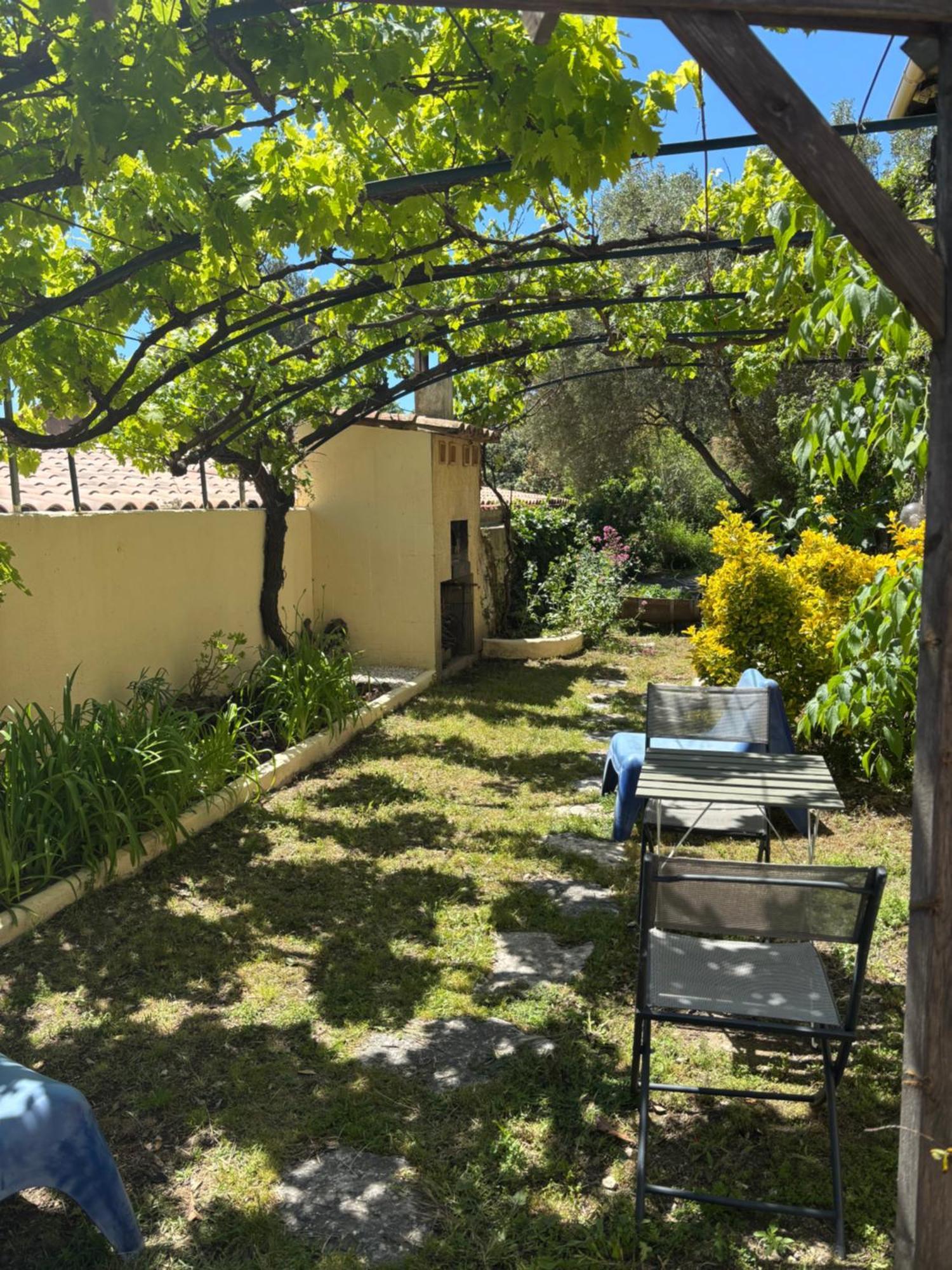 Evasion En Provence Bas De Villa Avec Jardin & Vignes, Soleil & Fraicheur Mirabeau Extérieur photo